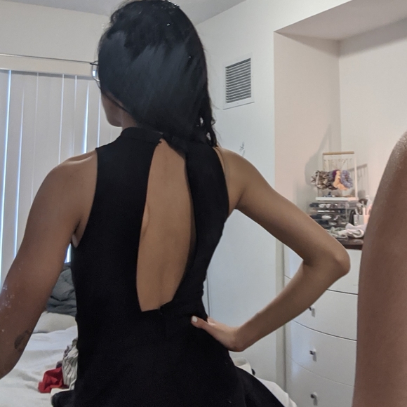 ✨2 for $45✨Halter Keyhole Detail Jumpsuit - Picture 4 of 6